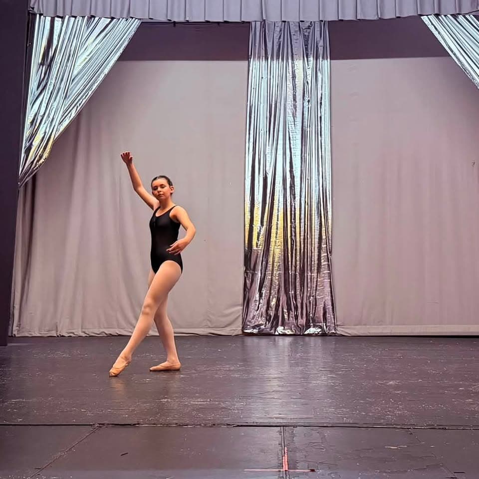 Student on pointe during the annual showcase