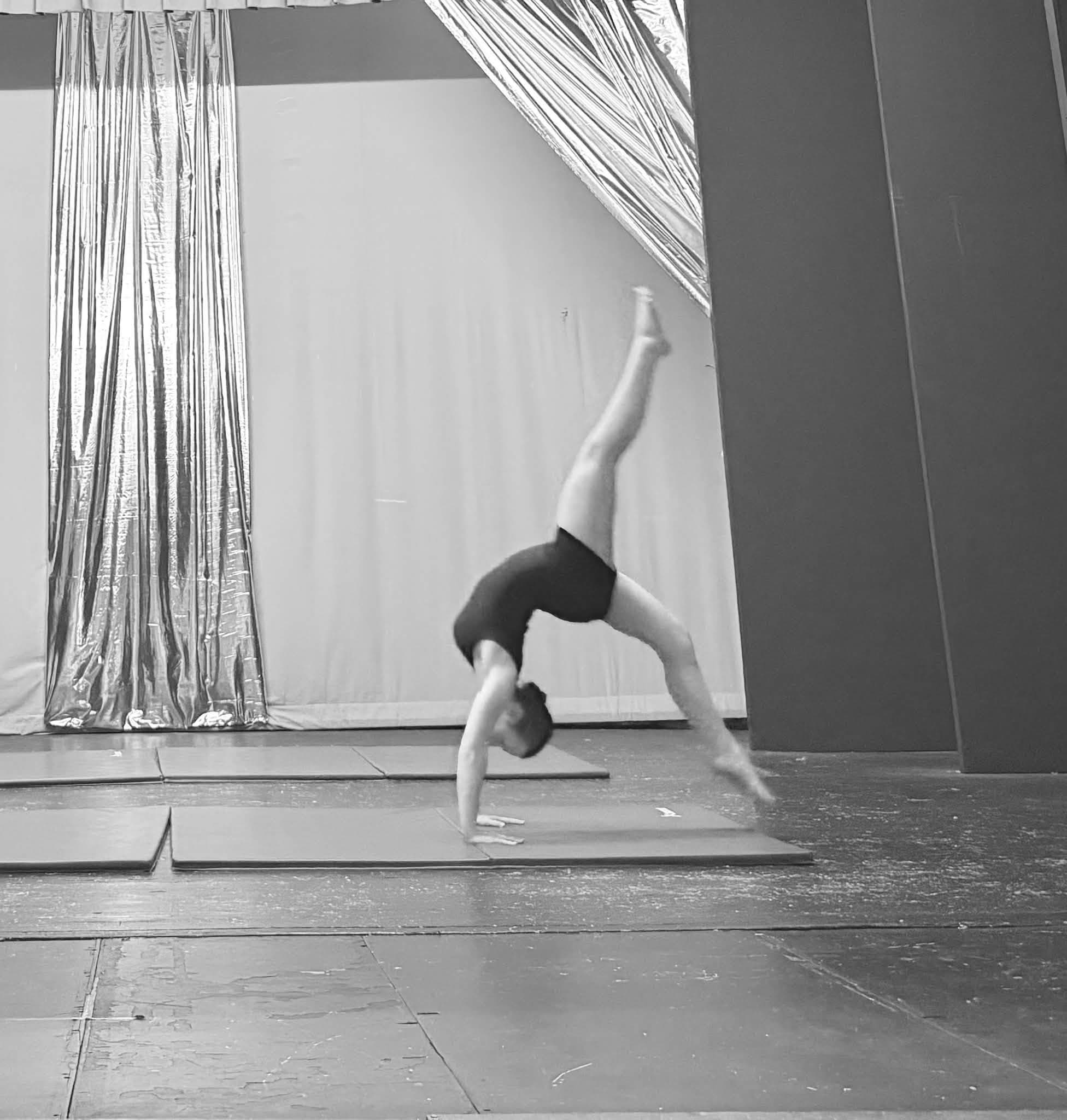 Gymnastic dance on the showcase stage